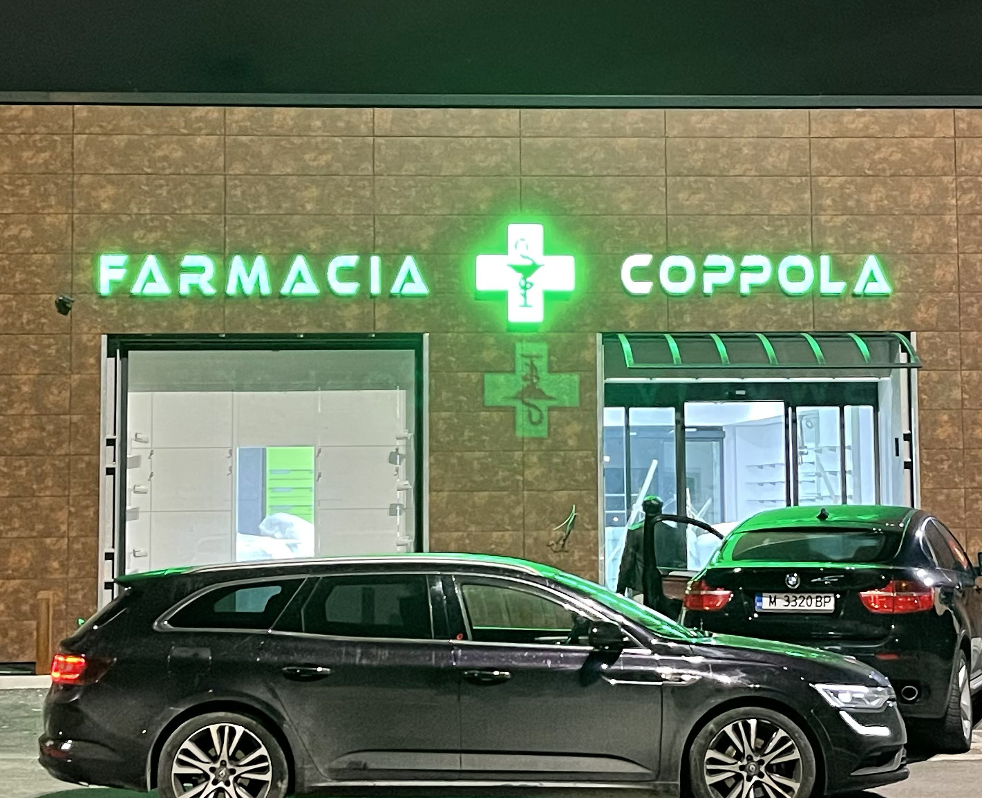 Insegna luminosa e display a LED per attività commerciale outdoor ad alta visibilità notturna